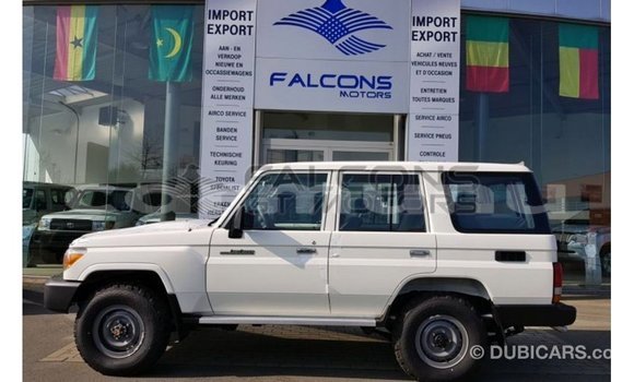 Acheter Import Voiture Toyota Land Cruiser Blanc à Import - Dubai, Région de la Bouenza Acheter Import Voiture Toyota Land Cruiser Blanc à Import - Dubai, Région de la Bouenza