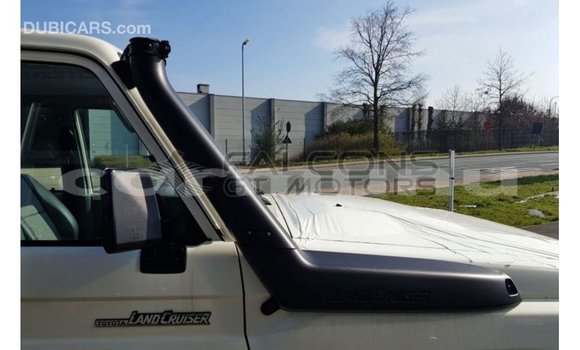 Acheter Import Voiture Toyota Land Cruiser Blanc à Import - Dubai, Région de la Bouenza Acheter Import Voiture Toyota Land Cruiser Blanc à Import - Dubai, Région de la Bouenza