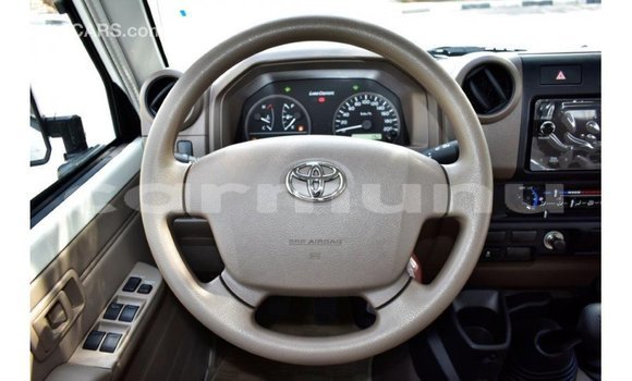 Acheter Import Voiture Toyota Land Cruiser Blanc à Import - Dubai, Région de la Bouenza Acheter Import Voiture Toyota Land Cruiser Blanc à Import - Dubai, Région de la Bouenza