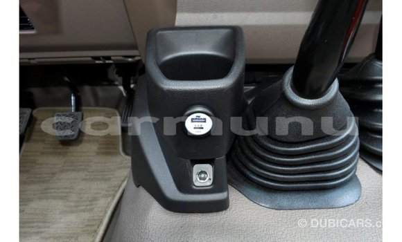 Acheter Import Voiture Toyota Land Cruiser Blanc à Import - Dubai, Région de la Bouenza Acheter Import Voiture Toyota Land Cruiser Blanc à Import - Dubai, Région de la Bouenza
