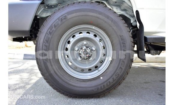 Acheter Import Voiture Toyota Land Cruiser Blanc à Import - Dubai, Région de la Bouenza Acheter Import Voiture Toyota Land Cruiser Blanc à Import - Dubai, Région de la Bouenza