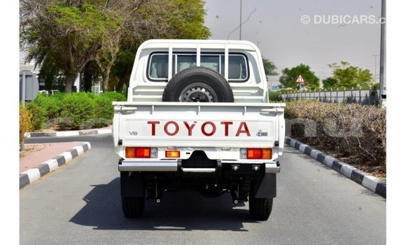 Acheter Import Voiture Toyota Land Cruiser Blanc à Import - Dubai, Région de la Bouenza Acheter Import Voiture Toyota Land Cruiser Blanc à Import - Dubai, Région de la Bouenza