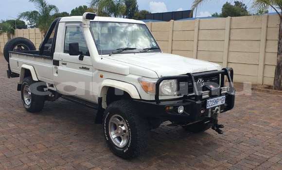 Acheter Occasion Voiture Toyota Land Cruiser Blanc à Brazzaville, Commune de Brazzaville Acheter Occasion Voiture Toyota Land Cruiser Blanc à Brazzaville, Commune de Brazzaville