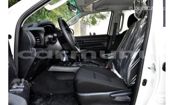 Acheter Import Voiture Toyota Hilux Blanc à Import - Dubai, Région de la Bouenza Acheter Import Voiture Toyota Hilux Blanc à Import - Dubai, Région de la Bouenza