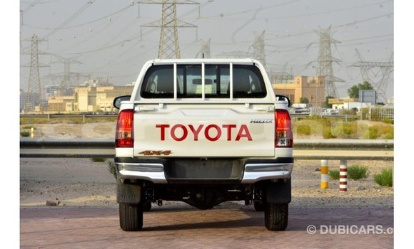Acheter Import Voiture Toyota Hilux Blanc à Import - Dubai, Région de la Bouenza Acheter Import Voiture Toyota Hilux Blanc à Import - Dubai, Région de la Bouenza