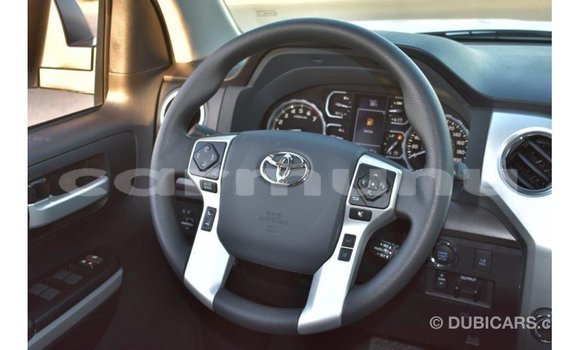 Acheter Import Voiture Toyota Tundra Blanc à Import - Dubai, Région de la Bouenza Acheter Import Voiture Toyota Tundra Blanc à Import - Dubai, Région de la Bouenza