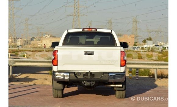 Acheter Import Voiture Toyota Tundra Blanc à Import - Dubai, Région de la Bouenza Acheter Import Voiture Toyota Tundra Blanc à Import - Dubai, Région de la Bouenza