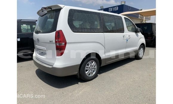 Acheter Import Utilitaire Hyundai Chorus Blanc à Import - Dubai, Région de la Bouenza Acheter Import Utilitaire Hyundai Chorus Blanc à Import - Dubai, Région de la Bouenza