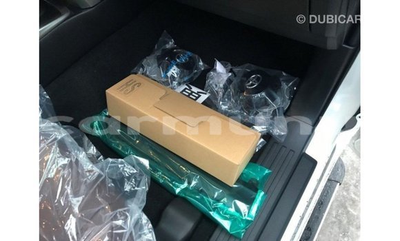 Acheter Import Utilitaire Toyota HiAce Blanc à Import - Dubai, Région de la Bouenza Acheter Import Utilitaire Toyota HiAce Blanc à Import - Dubai, Région de la Bouenza