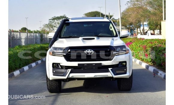 Acheter Import Voiture Toyota Land Cruiser Blanc à Import - Dubai, Région de la Bouenza Acheter Import Voiture Toyota Land Cruiser Blanc à Import - Dubai, Région de la Bouenza