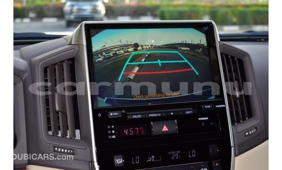 Acheter Import Voiture Toyota Land Cruiser Blanc à Import - Dubai, Région de la Bouenza Acheter Import Voiture Toyota Land Cruiser Blanc à Import - Dubai, Région de la Bouenza