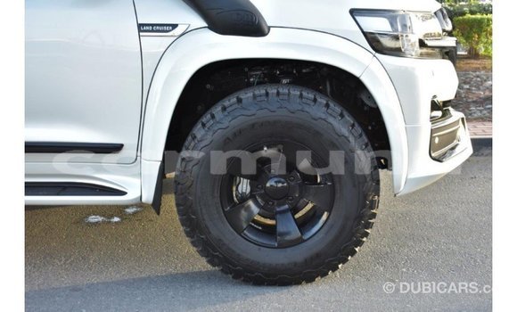 Acheter Import Voiture Toyota Land Cruiser Blanc à Import - Dubai, Région de la Bouenza Acheter Import Voiture Toyota Land Cruiser Blanc à Import - Dubai, Région de la Bouenza