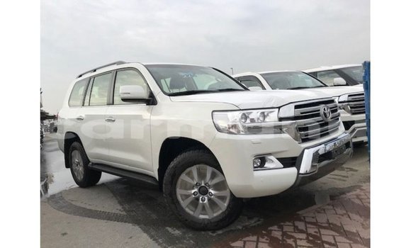 Acheter Import Voiture Toyota Land Cruiser Blanc à Import - Dubai, Région de la Bouenza Acheter Import Voiture Toyota Land Cruiser Blanc à Import - Dubai, Région de la Bouenza