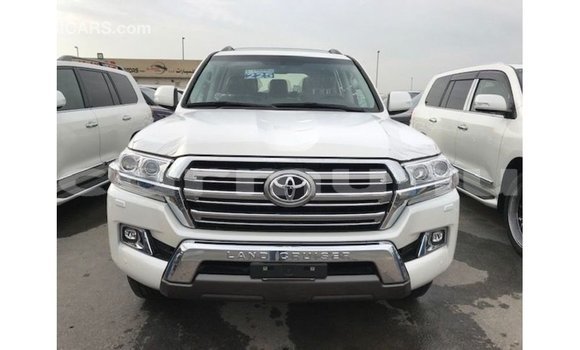 Acheter Import Voiture Toyota Land Cruiser Blanc à Import - Dubai, Région de la Bouenza Acheter Import Voiture Toyota Land Cruiser Blanc à Import - Dubai, Région de la Bouenza