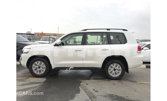 Acheter Import Voiture Toyota Land Cruiser Blanc à Import - Dubai, Région de la Bouenza Acheter Import Voiture Toyota Land Cruiser Blanc à Import - Dubai, Région de la Bouenza