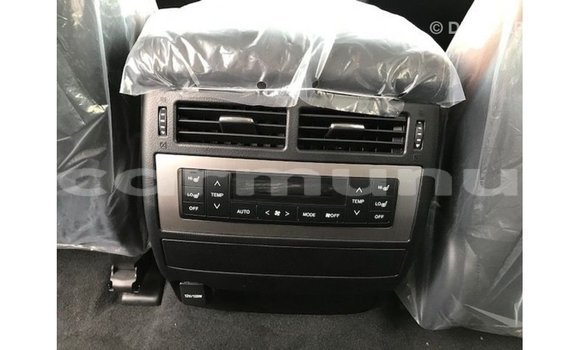 Acheter Import Voiture Toyota Land Cruiser Blanc à Import - Dubai, Région de la Bouenza Acheter Import Voiture Toyota Land Cruiser Blanc à Import - Dubai, Région de la Bouenza