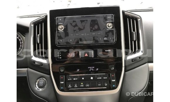 Acheter Import Voiture Toyota Land Cruiser Blanc à Import - Dubai, Région de la Bouenza Acheter Import Voiture Toyota Land Cruiser Blanc à Import - Dubai, Région de la Bouenza