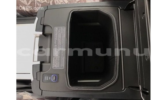 Acheter Import Voiture Toyota Land Cruiser Blanc à Import - Dubai, Région de la Bouenza Acheter Import Voiture Toyota Land Cruiser Blanc à Import - Dubai, Région de la Bouenza