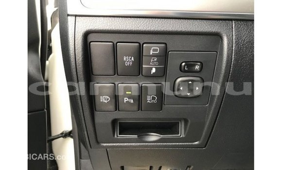 Acheter Import Voiture Toyota Land Cruiser Blanc à Import - Dubai, Région de la Bouenza Acheter Import Voiture Toyota Land Cruiser Blanc à Import - Dubai, Région de la Bouenza