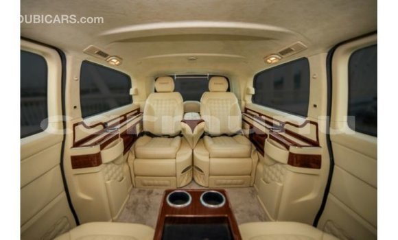 Acheter Import Voiture Mercedes-Benz 250 Noir à Import - Dubai, Région de la Bouenza