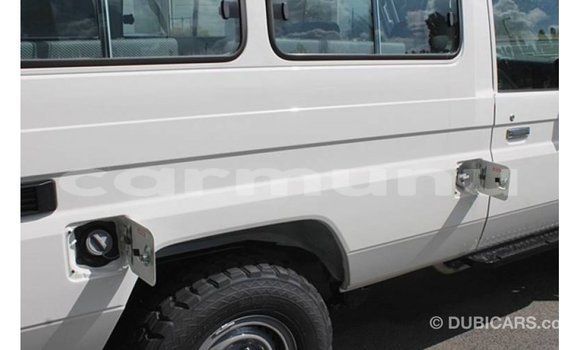 Buy Import Toyota Land Cruiser White Car in Import - Dubai in Region of Bouenza Buy Import Toyota Land Cruiser White Car in Import - Dubai in Region of Bouenza