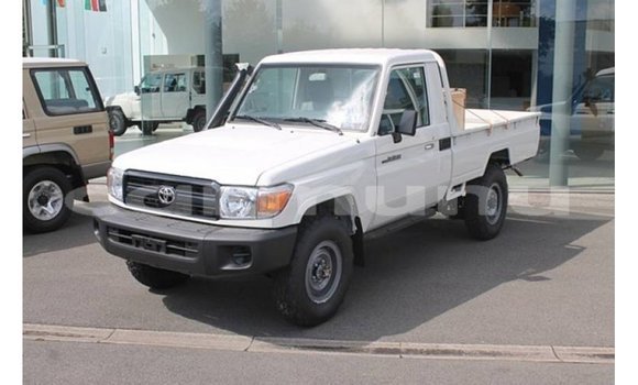 Buy Import Toyota Land Cruiser White Car in Import - Dubai in Region of Bouenza Buy Import Toyota Land Cruiser White Car in Import - Dubai in Region of Bouenza