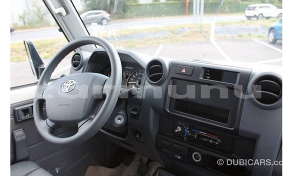 Buy Import Toyota Land Cruiser White Car in Import - Dubai in Region of Bouenza Buy Import Toyota Land Cruiser White Car in Import - Dubai in Region of Bouenza