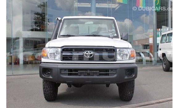 Buy Import Toyota Land Cruiser White Car in Import - Dubai in Region of Bouenza Buy Import Toyota Land Cruiser White Car in Import - Dubai in Region of Bouenza