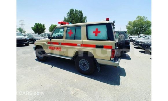 Buy Import Toyota DA Beige Truck in Import - Dubai in Region of Bouenza Buy Import Toyota DA Beige Truck in Import - Dubai in Region of Bouenza