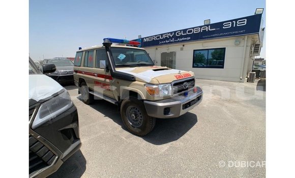 Buy Import Toyota DA Beige Truck in Import - Dubai in Region of Bouenza Buy Import Toyota DA Beige Truck in Import - Dubai in Region of Bouenza