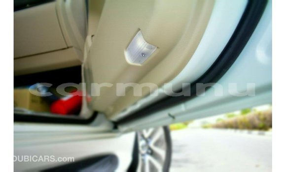 Acheter Import Voiture Toyota Land Cruiser Blanc à Import - Dubai, Région de la Bouenza Acheter Import Voiture Toyota Land Cruiser Blanc à Import - Dubai, Région de la Bouenza
