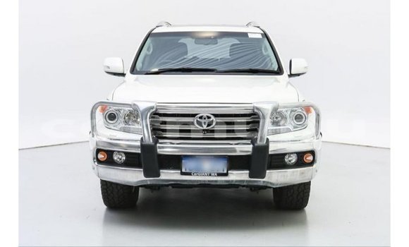 Acheter Import Voiture Toyota Land Cruiser Blanc à Import - Dubai, Région de la Bouenza Acheter Import Voiture Toyota Land Cruiser Blanc à Import - Dubai, Région de la Bouenza