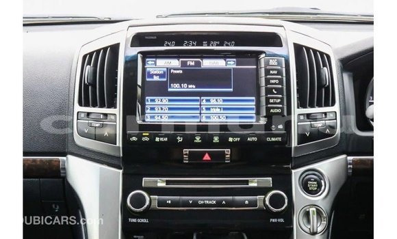 Acheter Import Voiture Toyota Land Cruiser Blanc à Import - Dubai, Région de la Bouenza Acheter Import Voiture Toyota Land Cruiser Blanc à Import - Dubai, Région de la Bouenza