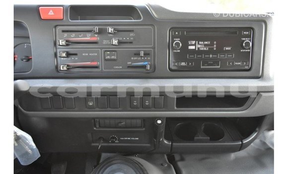 Acheter Import Voiture Toyota Coaster Blanc à Import - Dubai, Région de la Bouenza Acheter Import Voiture Toyota Coaster Blanc à Import - Dubai, Région de la Bouenza