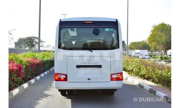 Acheter Import Voiture Toyota Coaster Blanc à Import - Dubai, Région de la Bouenza Acheter Import Voiture Toyota Coaster Blanc à Import - Dubai, Région de la Bouenza