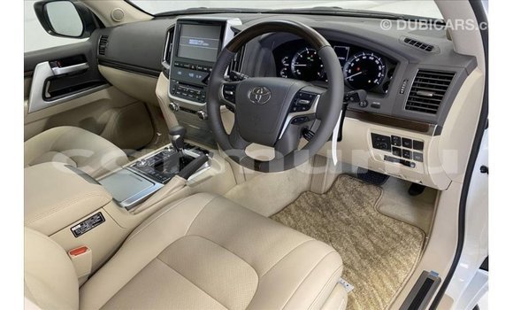 Buy Import Toyota Land Cruiser White Car in Import - Dubai in Region of Bouenza Buy Import Toyota Land Cruiser White Car in Import - Dubai in Region of Bouenza