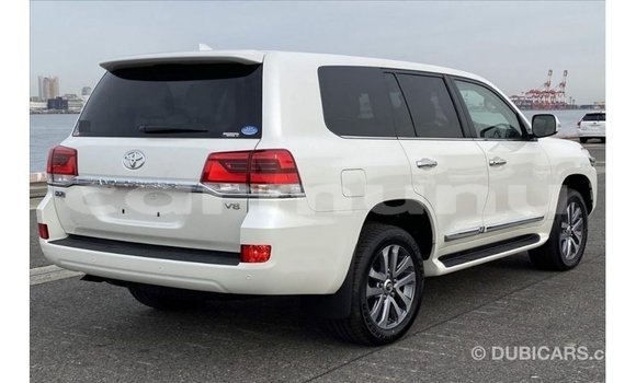 Buy Import Toyota Land Cruiser White Car in Import - Dubai in Region of Bouenza Buy Import Toyota Land Cruiser White Car in Import - Dubai in Region of Bouenza