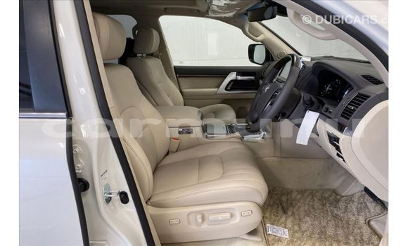 Buy Import Toyota Land Cruiser White Car in Import - Dubai in Region of Bouenza Buy Import Toyota Land Cruiser White Car in Import - Dubai in Region of Bouenza