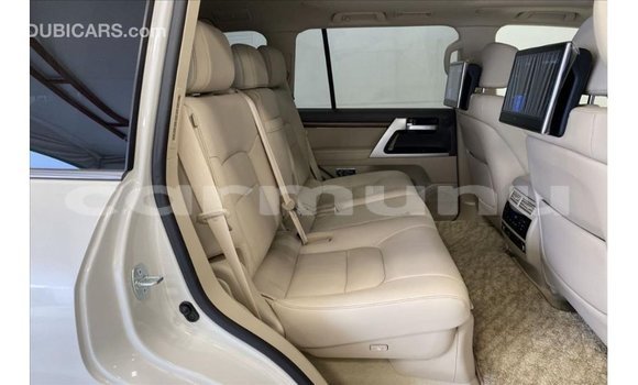 Buy Import Toyota Land Cruiser White Car in Import - Dubai in Region of Bouenza Buy Import Toyota Land Cruiser White Car in Import - Dubai in Region of Bouenza