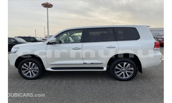 Buy Import Toyota Land Cruiser White Car in Import - Dubai in Region of Bouenza Buy Import Toyota Land Cruiser White Car in Import - Dubai in Region of Bouenza