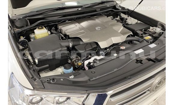 Buy Import Toyota Land Cruiser White Car in Import - Dubai in Region of Bouenza Buy Import Toyota Land Cruiser White Car in Import - Dubai in Region of Bouenza