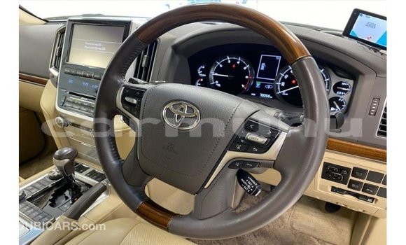Buy Import Toyota Land Cruiser White Car in Import - Dubai in Region of Bouenza Buy Import Toyota Land Cruiser White Car in Import - Dubai in Region of Bouenza