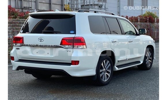 Buy Import Toyota Land Cruiser White Car in Import - Dubai in Region of Bouenza Buy Import Toyota Land Cruiser White Car in Import - Dubai in Region of Bouenza