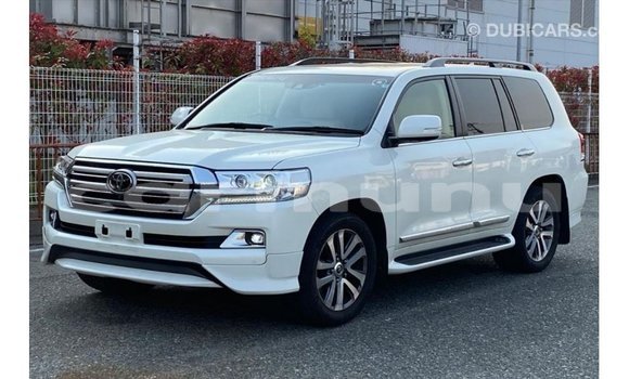 Buy Import Toyota Land Cruiser White Car in Import - Dubai in Region of Bouenza Buy Import Toyota Land Cruiser White Car in Import - Dubai in Region of Bouenza