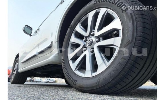 Buy Import Toyota Land Cruiser White Car in Import - Dubai in Region of Bouenza Buy Import Toyota Land Cruiser White Car in Import - Dubai in Region of Bouenza