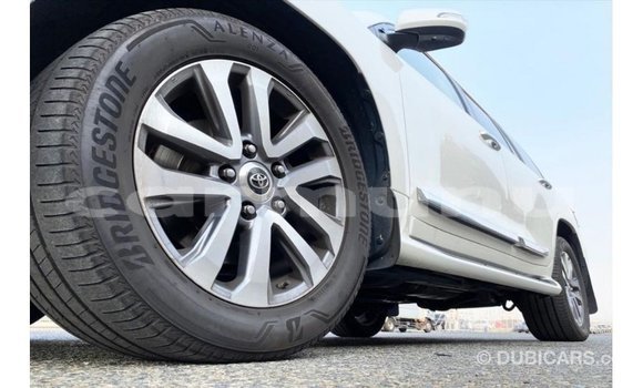 Buy Import Toyota Land Cruiser White Car in Import - Dubai in Region of Bouenza Buy Import Toyota Land Cruiser White Car in Import - Dubai in Region of Bouenza