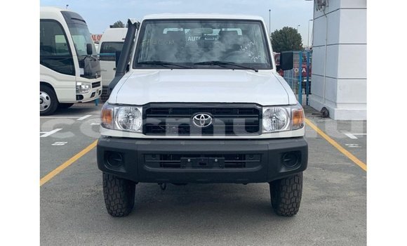 Buy Import Toyota Land Cruiser White Car in Import - Dubai in Region of Bouenza Buy Import Toyota Land Cruiser White Car in Import - Dubai in Region of Bouenza