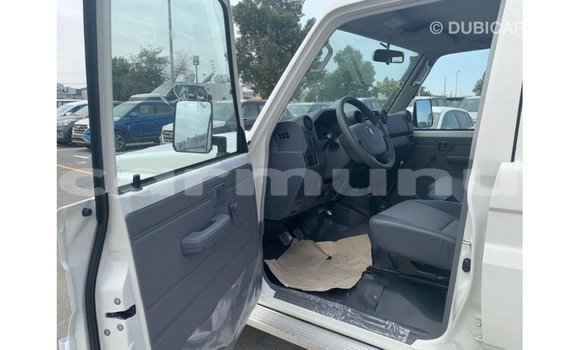 Buy Import Toyota Land Cruiser White Car in Import - Dubai in Region of Bouenza Buy Import Toyota Land Cruiser White Car in Import - Dubai in Region of Bouenza