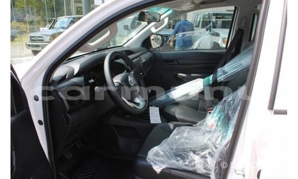 Acheter Import Voiture Toyota Hilux Blanc à Import - Dubai, Région de la Bouenza Acheter Import Voiture Toyota Hilux Blanc à Import - Dubai, Région de la Bouenza