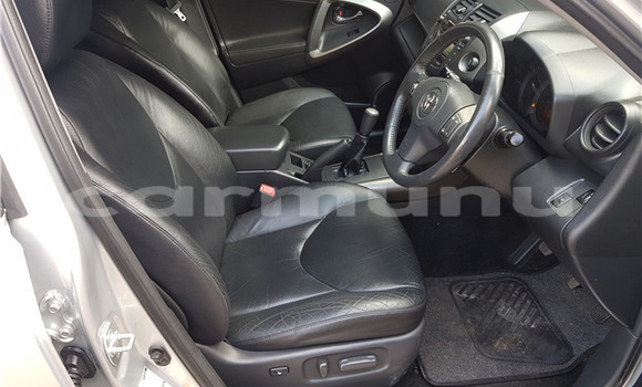 Acheter Occasion Voiture Toyota RAV4 Gris à Brazzaville, Commune de Brazzaville Acheter Occasion Voiture Toyota RAV4 Gris à Brazzaville, Commune de Brazzaville